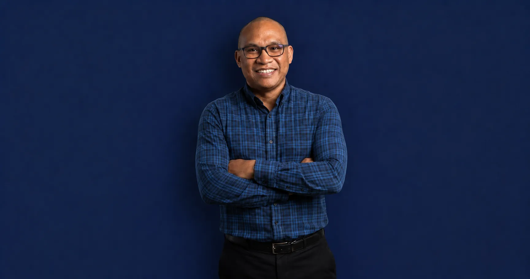 Portrait of Zo Mamitiana Rasolomampionona, senior full-stack engineer